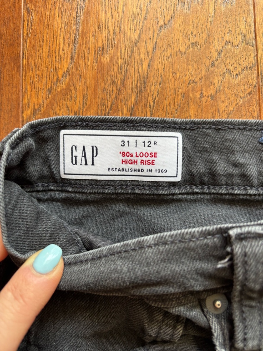 Gap High Rise ’90s Straight Black Distressed Jeans | Size 31/12 - Picture 6 of 8